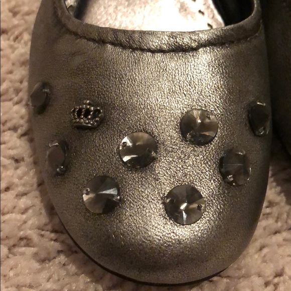 Girls Juicy Couture Silver Metallic flat shoe Sz4 - Picture 2 of 6